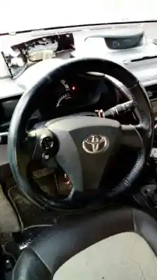 Véhicule à la ferraille toyota iq básico de l'année 2009 alimenté 1kr
