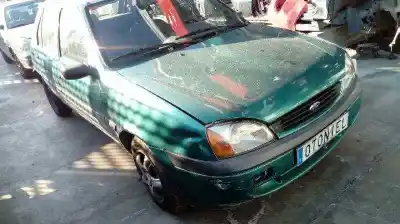 Sloopvoertuig ford fiesta berlina (dx) ambiente van het jaar 2000 aangedreven j4l