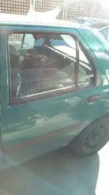 Sloopvoertuig ford fiesta berlina (dx) ambiente van het jaar 2000 aangedreven j4l