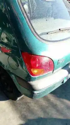 Sloopvoertuig ford fiesta berlina (dx) ambiente van het jaar 2000 aangedreven j4l