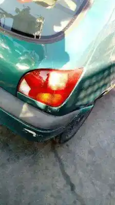 Sloopvoertuig ford fiesta berlina (dx) ambiente van het jaar 2000 aangedreven j4l