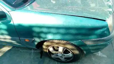 Sloopvoertuig ford fiesta berlina (dx) ambiente van het jaar 2000 aangedreven j4l