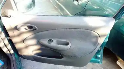 Sloopvoertuig ford fiesta berlina (dx) ambiente van het jaar 2000 aangedreven j4l