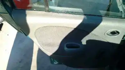 Sloopvoertuig ford fiesta berlina (dx) ambiente van het jaar 2000 aangedreven j4l