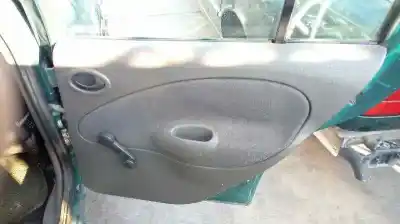 Sloopvoertuig ford fiesta berlina (dx) ambiente van het jaar 2000 aangedreven j4l