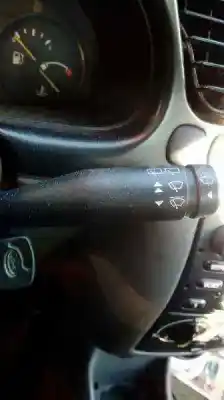 Sloopvoertuig ford fiesta berlina (dx) ambiente van het jaar 2000 aangedreven j4l