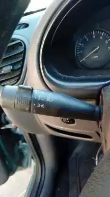 Sloopvoertuig ford fiesta berlina (dx) ambiente van het jaar 2000 aangedreven j4l