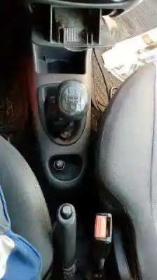 Sloopvoertuig ford fiesta berlina (dx) ambiente van het jaar 2000 aangedreven j4l