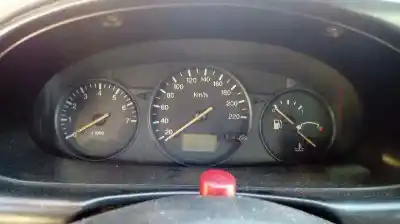 Sloopvoertuig ford fiesta berlina (dx) ambiente van het jaar 2000 aangedreven j4l