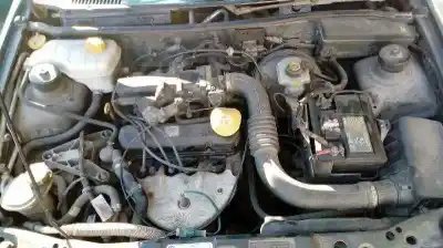 Sloopvoertuig ford fiesta berlina (dx) ambiente van het jaar 2000 aangedreven j4l