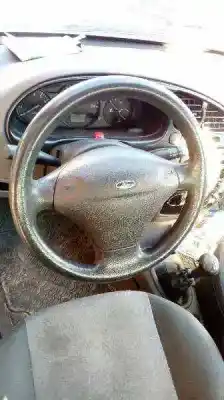 Sloopvoertuig ford fiesta berlina (dx) ambiente van het jaar 2000 aangedreven j4l