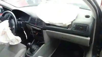 Sloopvoertuig volkswagen golf iv berlina (1j1) advance van het jaar 1999 aangedreven ahf