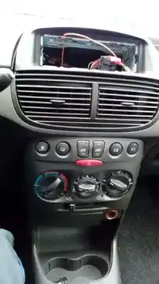 Veicolo di demolizione fiat punto berlina (188) 1.2 8v dynamic dell'anno 2005 alimentato 188a4000