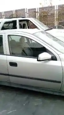 Vehicul casat opel astra g berlina club al anului 2001 alimentat z16se