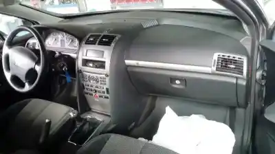 Véhicule à la ferraille peugeot 407 st confort de l'année 2006 alimenté 9hz