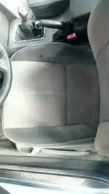 Véhicule à la ferraille peugeot 407 st confort de l'année 2006 alimenté 9hz