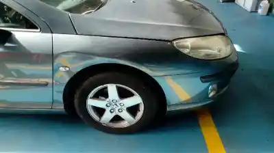 Véhicule à la ferraille peugeot 407 st confort de l'année 2006 alimenté 9hz