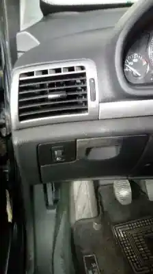 Véhicule à la ferraille peugeot 407 st confort de l'année 2006 alimenté 9hz