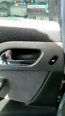 Véhicule à la ferraille peugeot 407 st confort de l'année 2006 alimenté 9hz