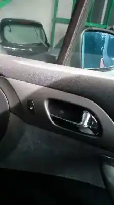 Véhicule à la ferraille peugeot 407 st confort de l'année 2006 alimenté 9hz