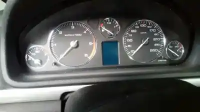 Véhicule à la ferraille peugeot 407 st confort de l'année 2006 alimenté 9hz