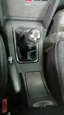 Véhicule à la ferraille peugeot 407 st confort de l'année 2006 alimenté 9hz