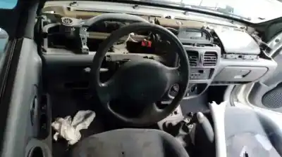 Здавання транспортного засобу renault clio ii fase i (b/cbo) 1.2 року 2000 потужний d7f g7