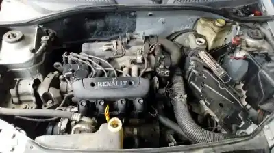 Здавання транспортного засобу renault clio ii fase i (b/cbo) 1.2 року 2000 потужний d7f g7