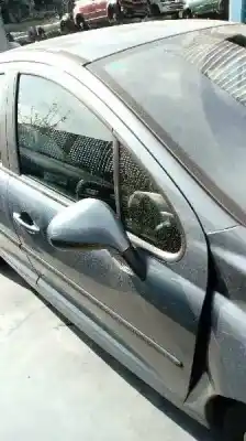 Véhicule à la ferraille peugeot 207 confort de l'année 2008 alimenté 9hx