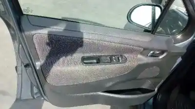 Véhicule à la ferraille peugeot 207 confort de l'année 2008 alimenté 9hx