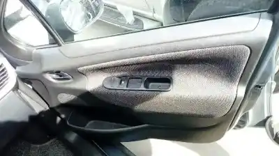Véhicule à la ferraille peugeot 207 confort de l'année 2008 alimenté 9hx