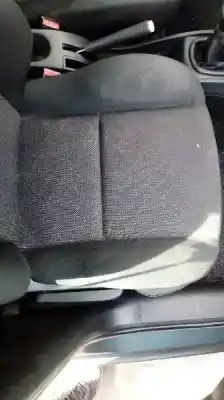 Véhicule à la ferraille peugeot 207 confort de l'année 2008 alimenté 9hx