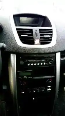 Véhicule à la ferraille peugeot 207 confort de l'année 2008 alimenté 9hx