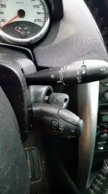 Véhicule à la ferraille peugeot 207 confort de l'année 2008 alimenté 9hx