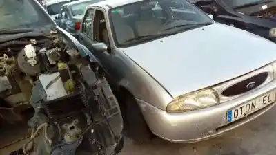 Veículo de Sucata ford fiesta berlina ghia do ano 1998 alimentado dha