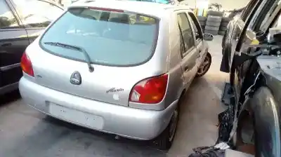 Veículo de Sucata ford fiesta berlina ghia do ano 1998 alimentado dha