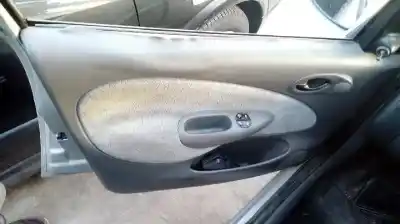 Veículo de Sucata ford fiesta berlina ghia do ano 1998 alimentado dha