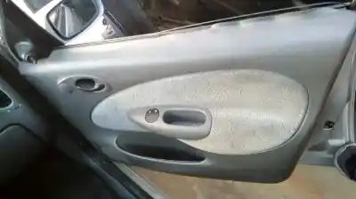 Veículo de Sucata ford fiesta berlina ghia do ano 1998 alimentado dha