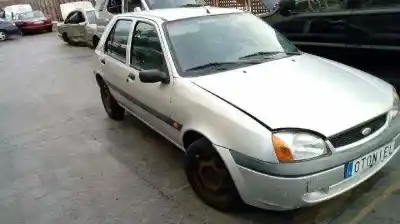Sloopvoertuig FORD FIESTA BERLINA (DX) Ambiente van het jaar 2000 aangedreven J4R