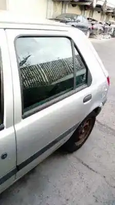 Veicolo di demolizione ford fiesta berlina (dx) ambiente dell'anno 2000 alimentato j4r