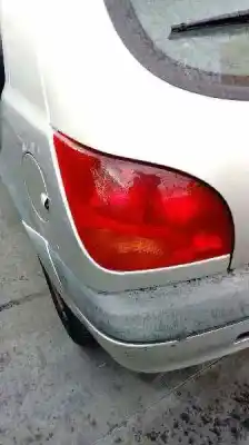 Veicolo di demolizione ford fiesta berlina (dx) ambiente dell'anno 2000 alimentato j4r