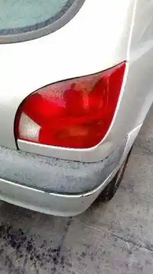 Veicolo di demolizione ford fiesta berlina (dx) ambiente dell'anno 2000 alimentato j4r