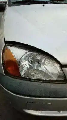 Veicolo di demolizione ford fiesta berlina (dx) ambiente dell'anno 2000 alimentato j4r