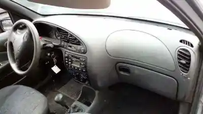 Veicolo di demolizione ford fiesta berlina (dx) ambiente dell'anno 2000 alimentato j4r