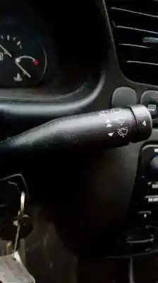 Veicolo di demolizione ford fiesta berlina (dx) ambiente dell'anno 2000 alimentato j4r