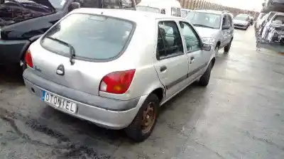 Veicolo di demolizione ford fiesta berlina (dx) ambiente dell'anno 2000 alimentato j4r