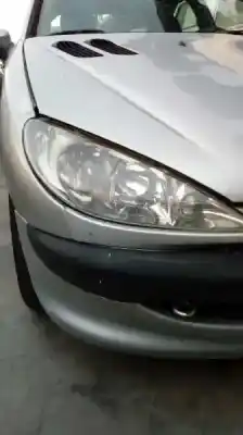 Véhicule à la ferraille peugeot 206 berlina x-line refri de l'année 2005 alimenté 8hz