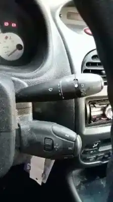 Véhicule à la ferraille peugeot 206 berlina x-line refri de l'année 2005 alimenté 8hz