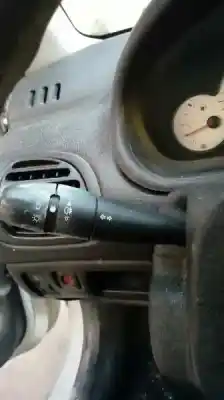 Véhicule à la ferraille peugeot 206 berlina x-line refri de l'année 2005 alimenté 8hz