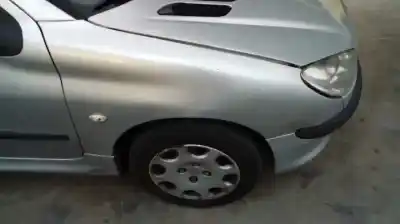 Véhicule à la ferraille peugeot 206 berlina x-line refri de l'année 2005 alimenté 8hz